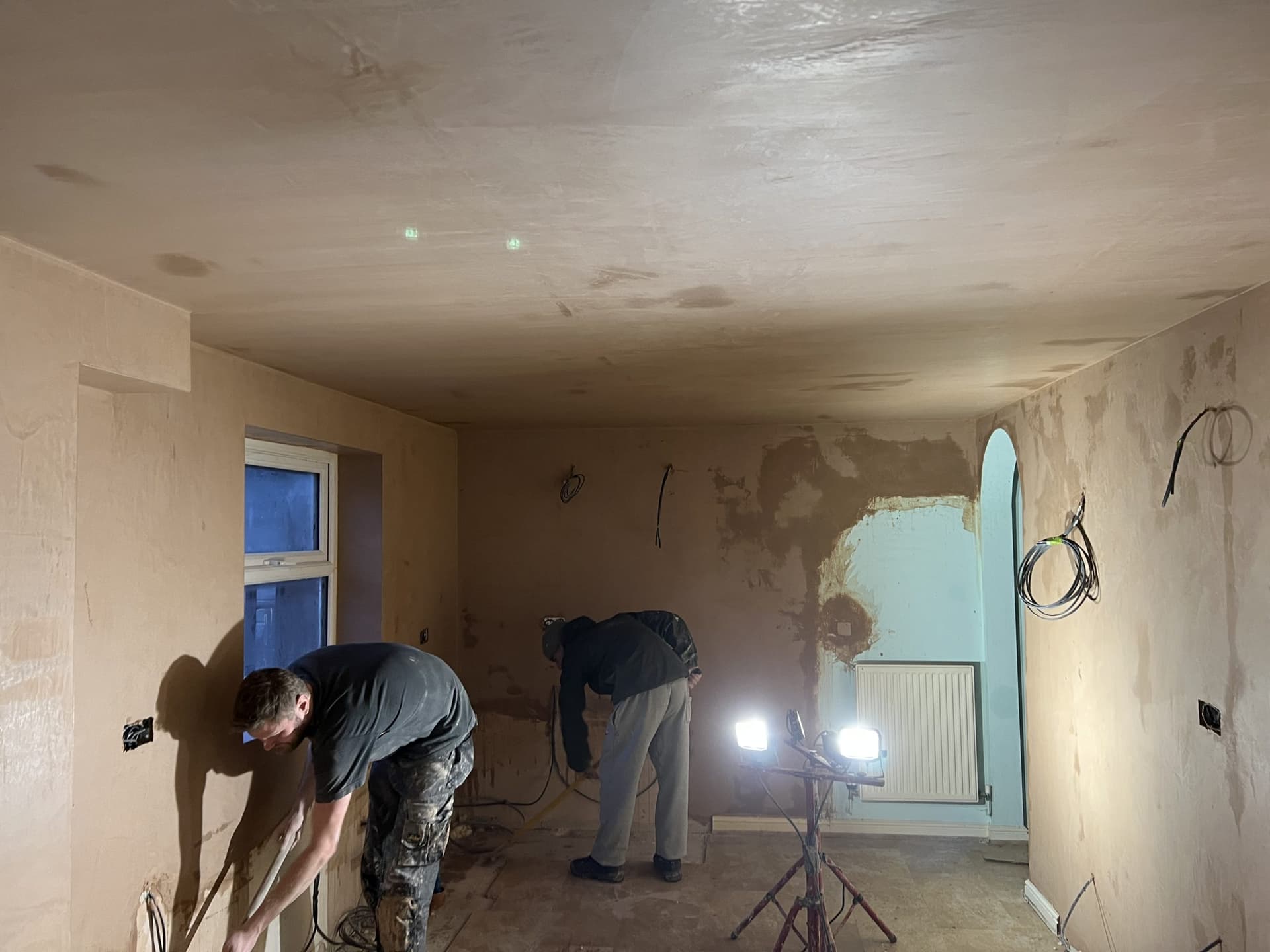 Smooth skim coat finish on wall in Norfolk – traditional skimming technique